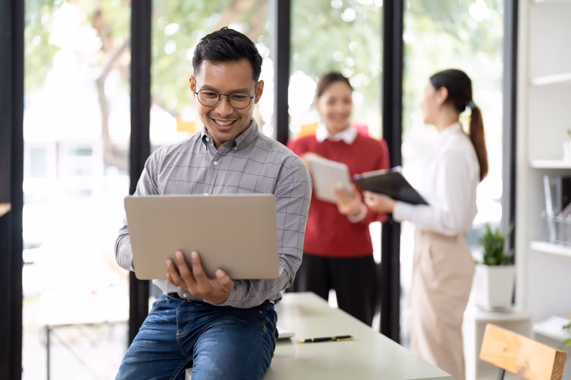 Man sitting on desk with his laptop