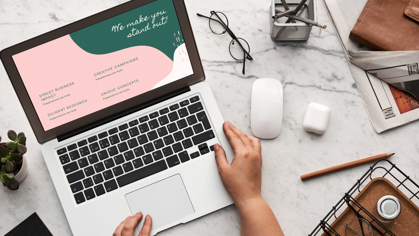 従業員のデスク