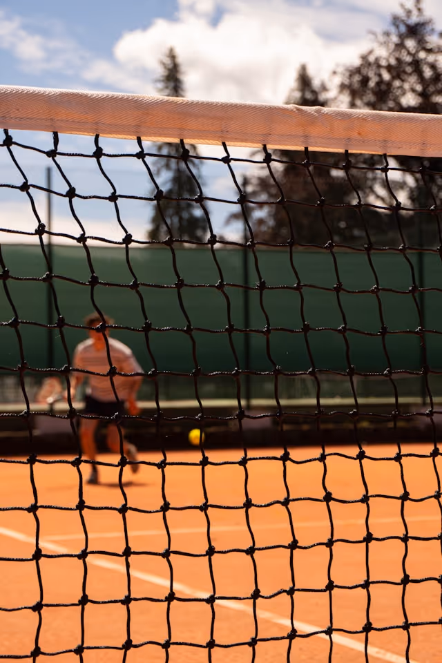 picture of a tennis court