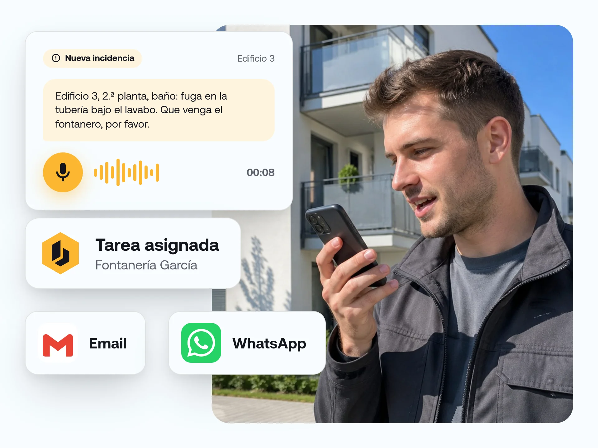 Un hombre dicta en su smartphone una fuga de fontanería delante de un edificio de viviendas. Al lado, la tarea asignada y el envío por email o WhatsApp.