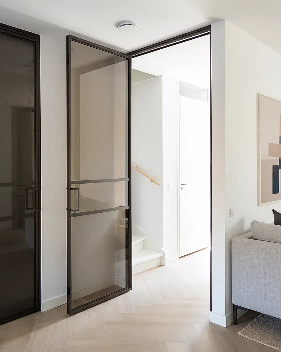 Foto einer Scharniertür mit Sarge 