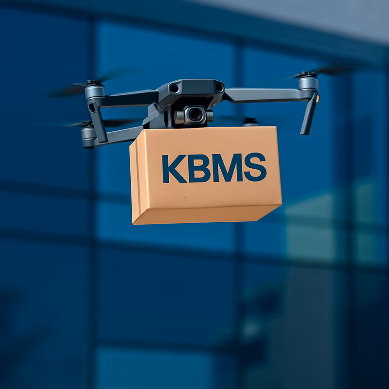 Drohne mit KBMS Paket – moderne Versandtechnologie