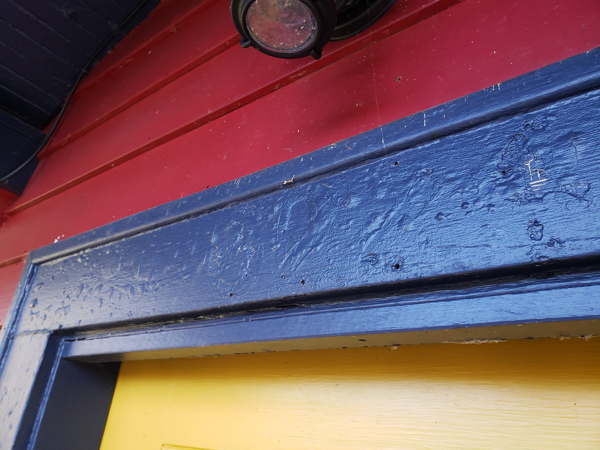 The Risks of Dark Exterior Paint Colors: What Seattle Homeowners Need to Know - blog post thumbnail
