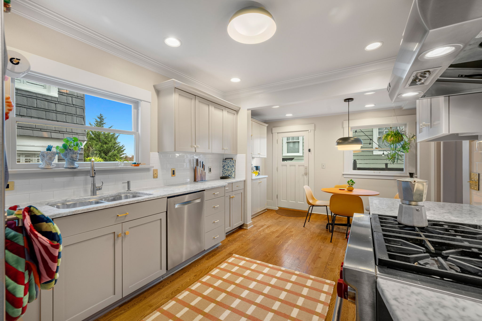 Phinney Ridge Painting - East Queen Anne Full Interior Repaint Project (East Queen Anne)