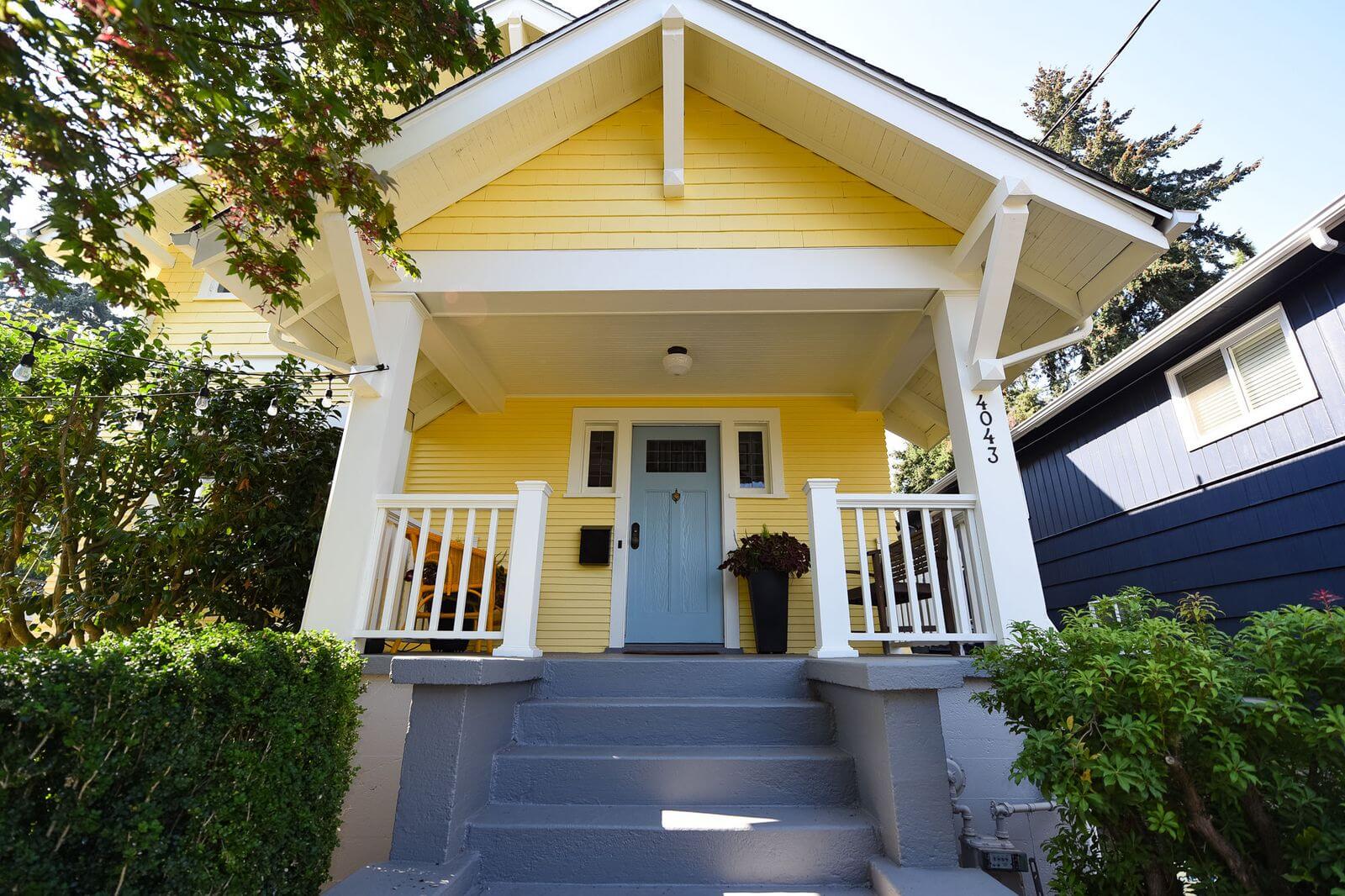 Phinney Ridge Painting - Wallingford, vinyl siding tear off, repairs and full restoration (Wallingford)