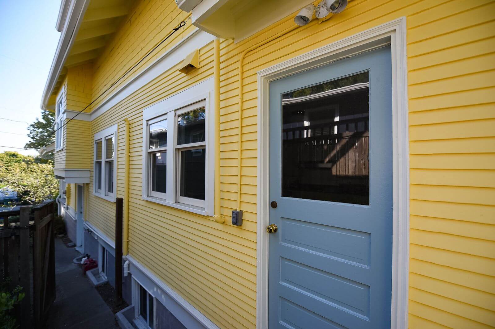 Phinney Ridge Painting - Wallingford, vinyl siding tear off, repairs and full restoration (Wallingford)