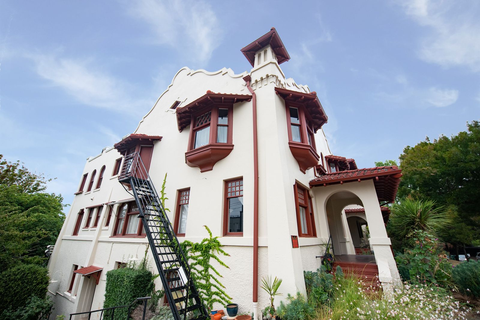 Phinney Ridge Painting - L'Amourita, full exterior repaint and restoration (Eastlake)