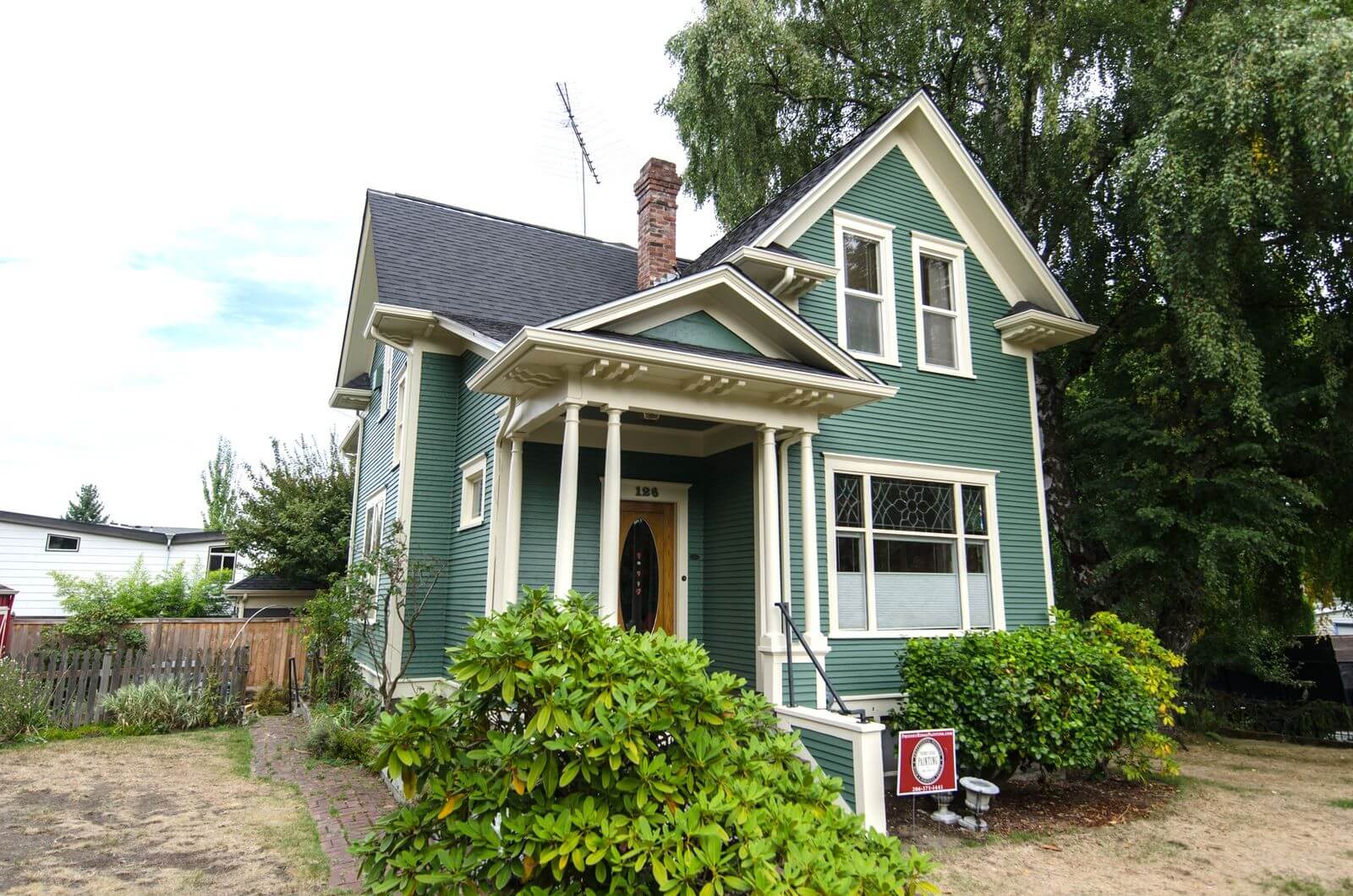 Phinney Ridge Painting - Greenlake, old farm house full repaint (Greenlake, Tangle Town)