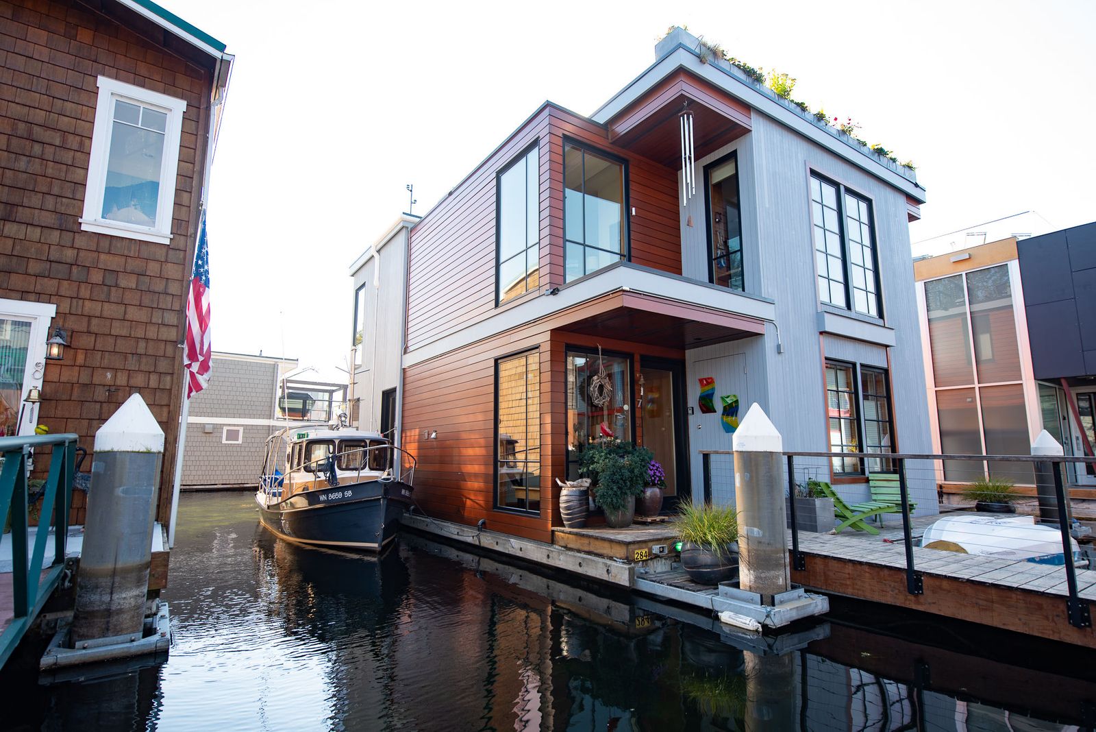 Phinney Ridge Painting - Lake Union, Floating Home, full siding refinish with Poluxe Log and Siding (Lake Union, Eastlake)