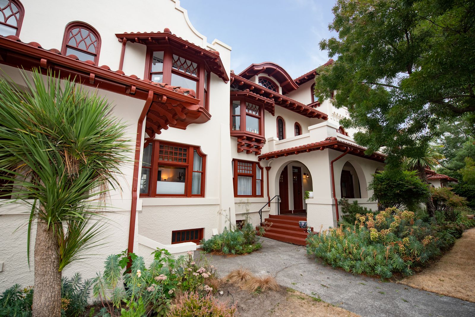 Phinney Ridge Painting - L'Amourita, full exterior repaint and restoration (Eastlake)