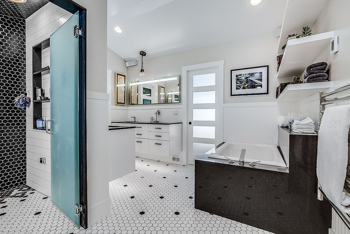 Phinney Ridge Painting - Full interior repaint, ceilings, walls trim and cabinets (Mt Baker)