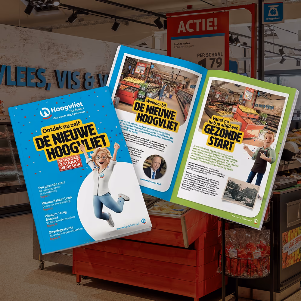 Nieuwe Hoogvliet folder opengeslagen met winkelbeelden en introductie van de vernieuwde formule