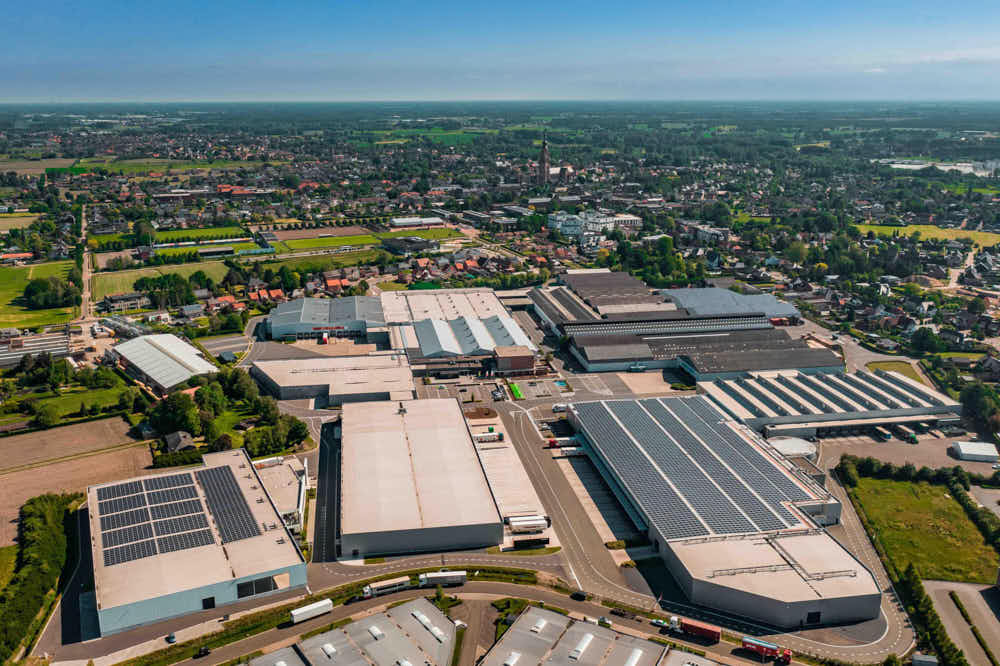 Luchtfoto van de co-locatie tussen Tomeco Services en Coöperatie Hoogstraten