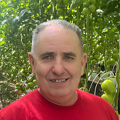 Profilfoto von Idriz zwischen den Tomaten