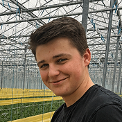 Profilfoto von Lukas zwischen den Tomaten