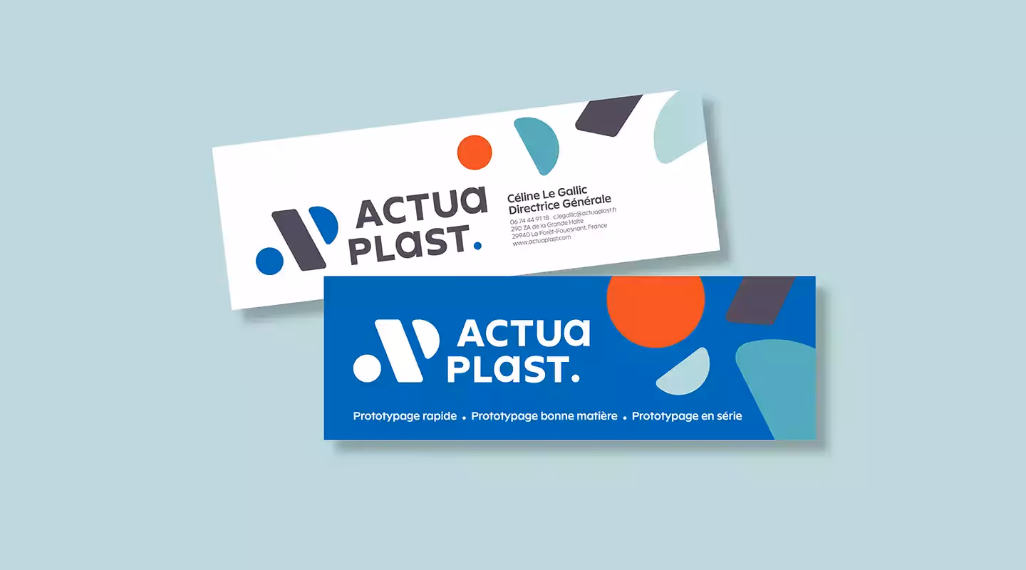 Cartes de visite Actuaplast avec logo, informations de contact, et design coloré.