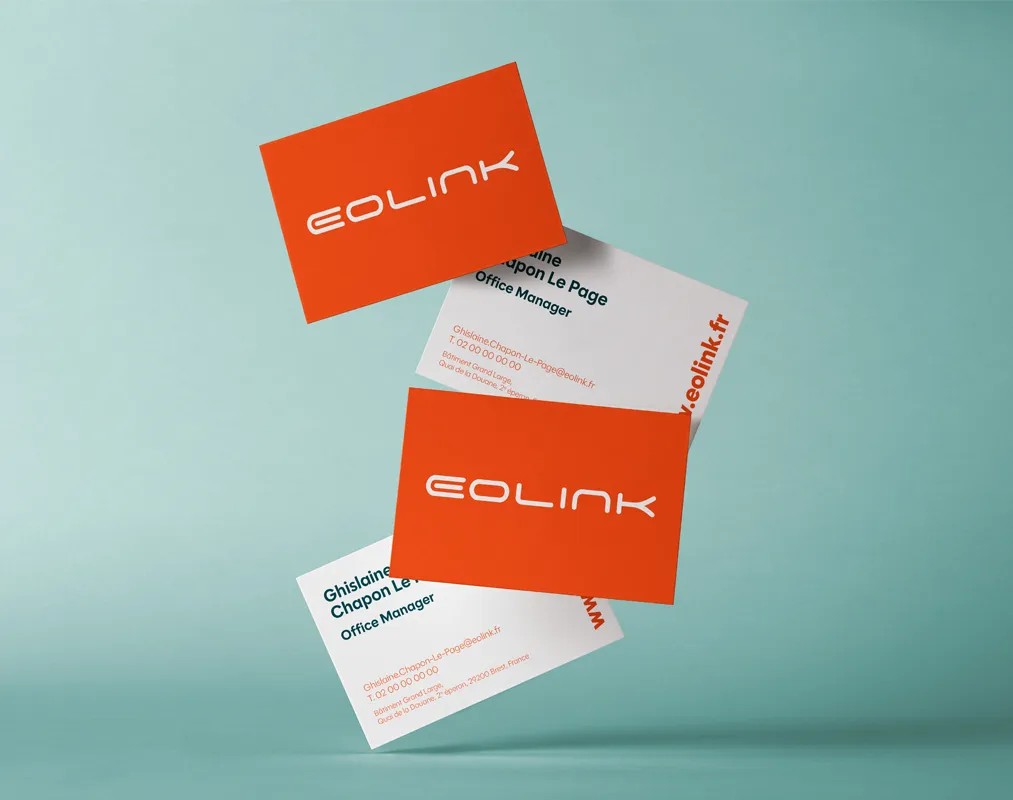 Cartes de visite de l’entreprise Eolink avec logo blanc sur fond orange et informations de contact en typographie moderne.