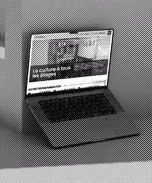 Simulation du site Restanque affiché sur un ordinateur portable en style tramé noir et blanc, avec une interface mettant en avant la programmation culturelle.