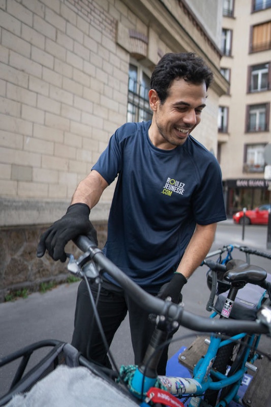 Réparateur Roulez Jeunesse et client satisfait à Strasbourg