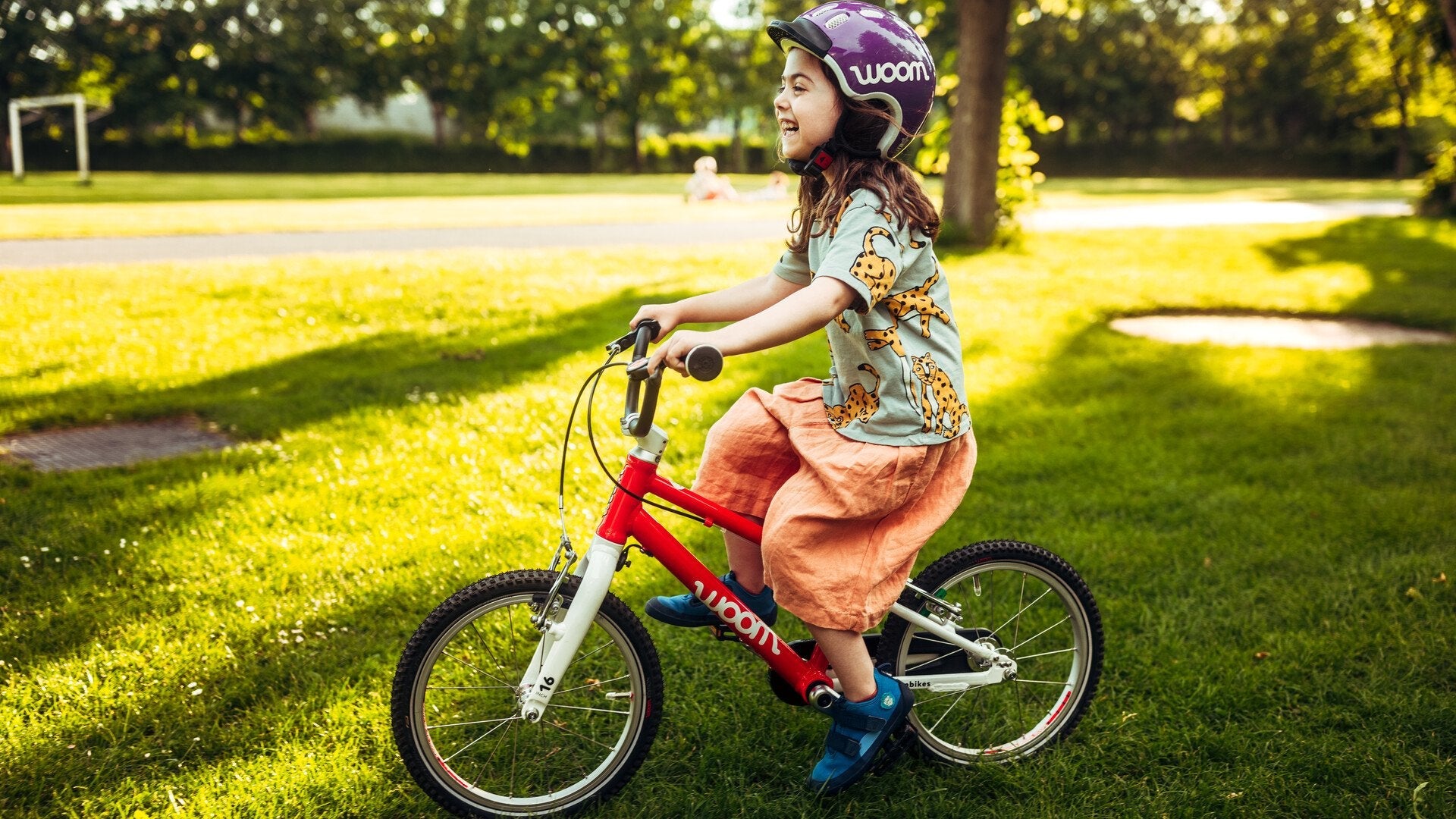 Nicolas répare un vélo électrique O2 Feel