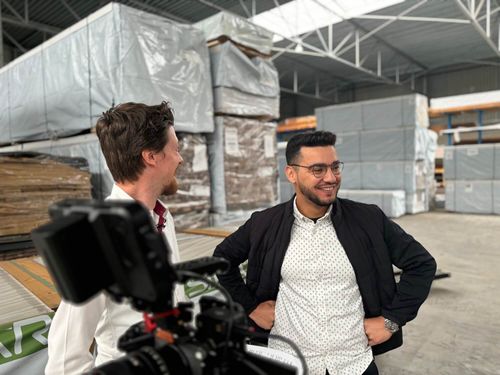 Nordin en klant achter de schermen bij opname