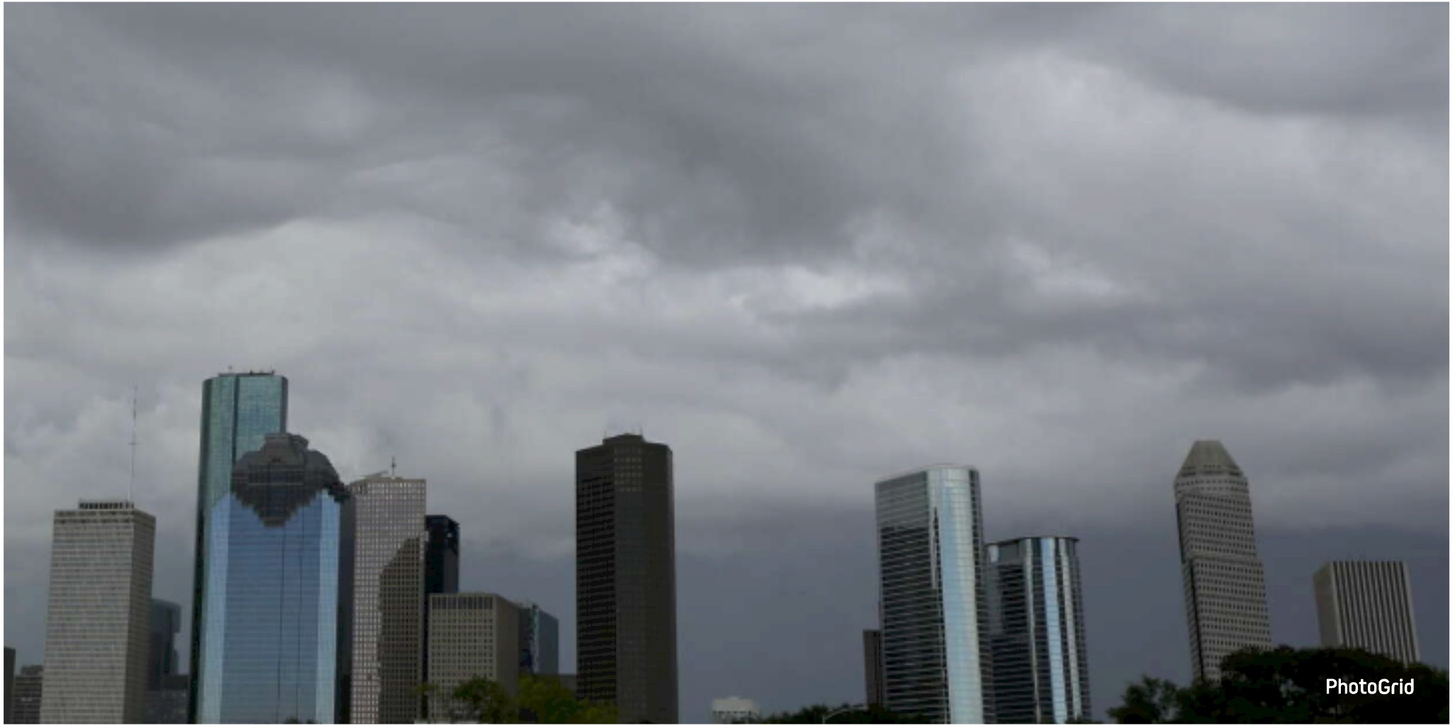 Rain, Storms, and Saharan Dust in Houston Weekend Forecast