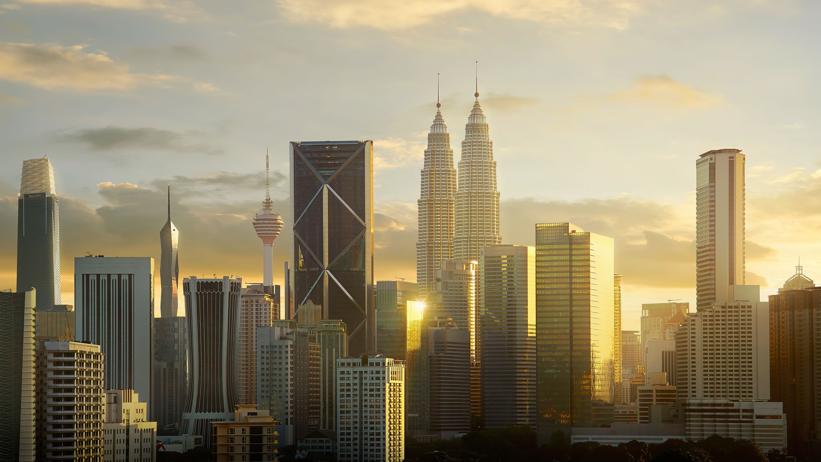 Kuala Lumpur skyline at sunset featuring the Petronas Towers, illustrating Malaysia's evolving regulatory environment for Money Services Businesses (MSBs).