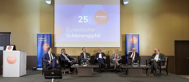 Blog Schiene Diskussionsrunde Text1065x466
