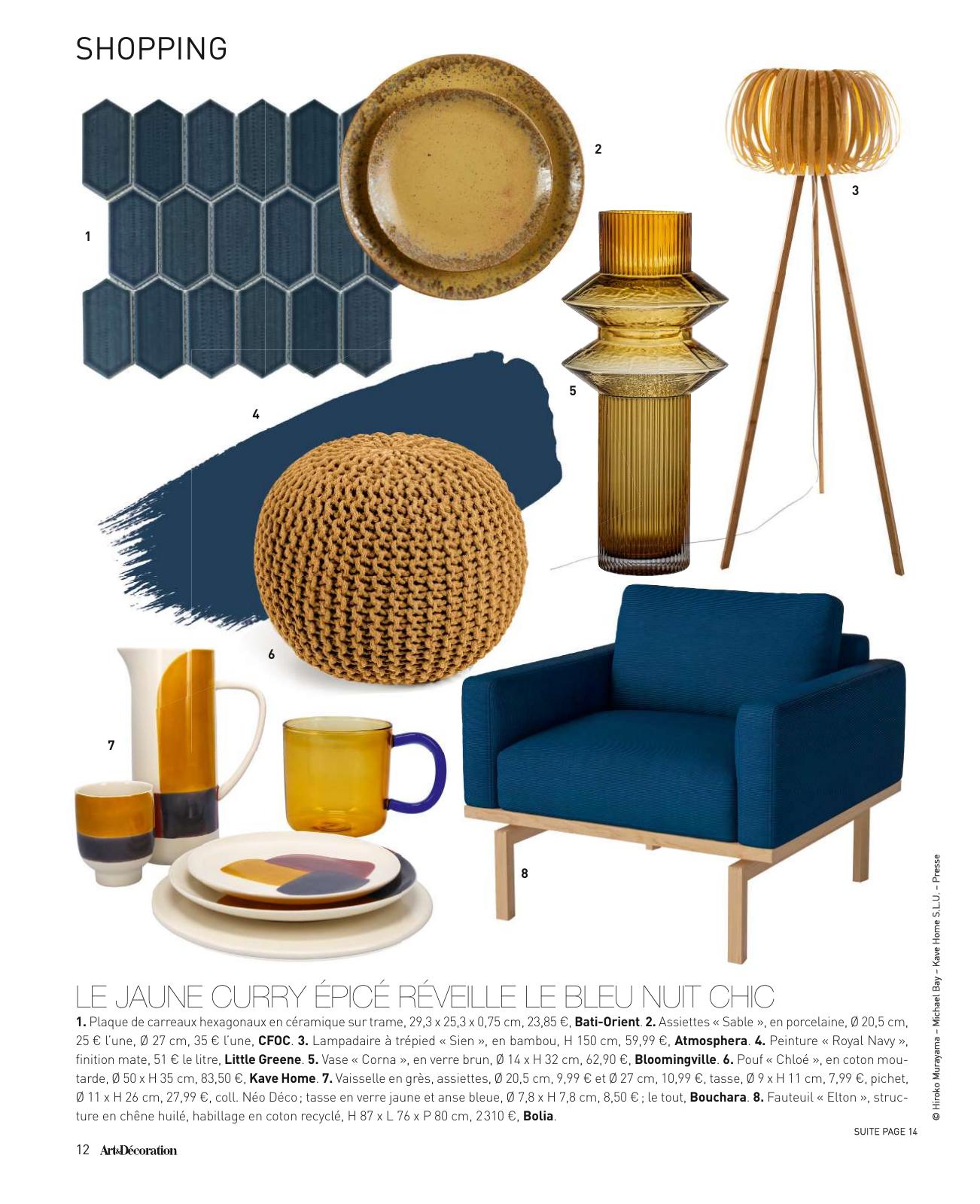 Page shopping du magazine Art & Décoration avec pour titre : « Le jaune curry épicé réveille le bleu nuit chic ». Présentation de huit objets déco aux tons chauds et profonds :