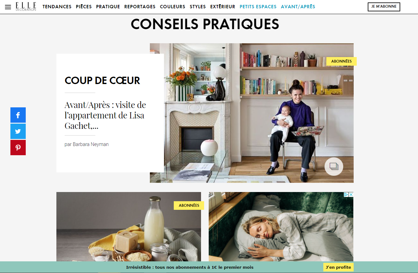 Page “Conseils pratiques” du site ELLE Décoration. En haut à droite, une femme assise dans son salon tient un bébé sur ses genoux tout en travaillant sur un ordinateur portable. En dessous, deux visuels : l’un présente un petit déjeuner avec du lait, du pain et du beurre ; l’autre montre une femme dormant paisiblement dans un lit avec une parure de lit verte.