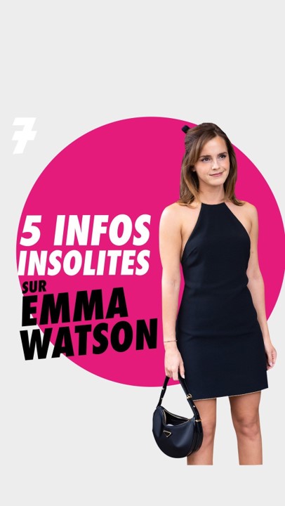 Visuel promotionnel aux tons rose et blanc, avec Emma Watson debout, habillée d’une robe noire et tenant un sac. Le texte superposé en lettres capitales indique : « 5 INFOS INSOLITES SUR EMMA WATSON »