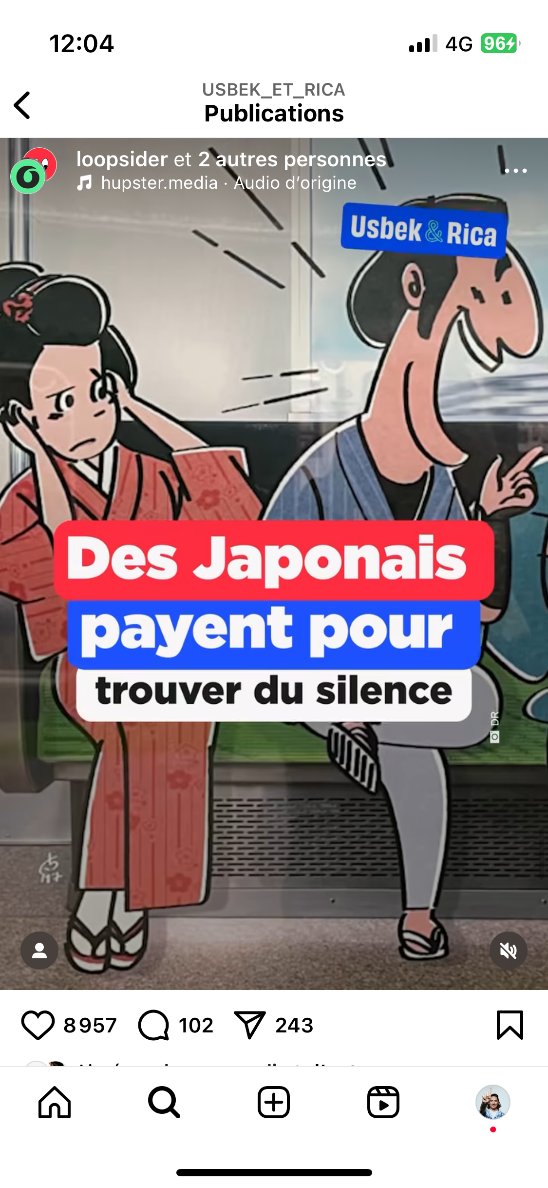 Capture d’écran d’une vidéo animée Instagram montrant deux personnages de style manga dans un train. L’un d’eux se bouche les oreilles. Le texte en surimpression dit : “Des Japonais payent pour trouver du silence”. Le logo Usbek & Rica est visible en haut à droite.