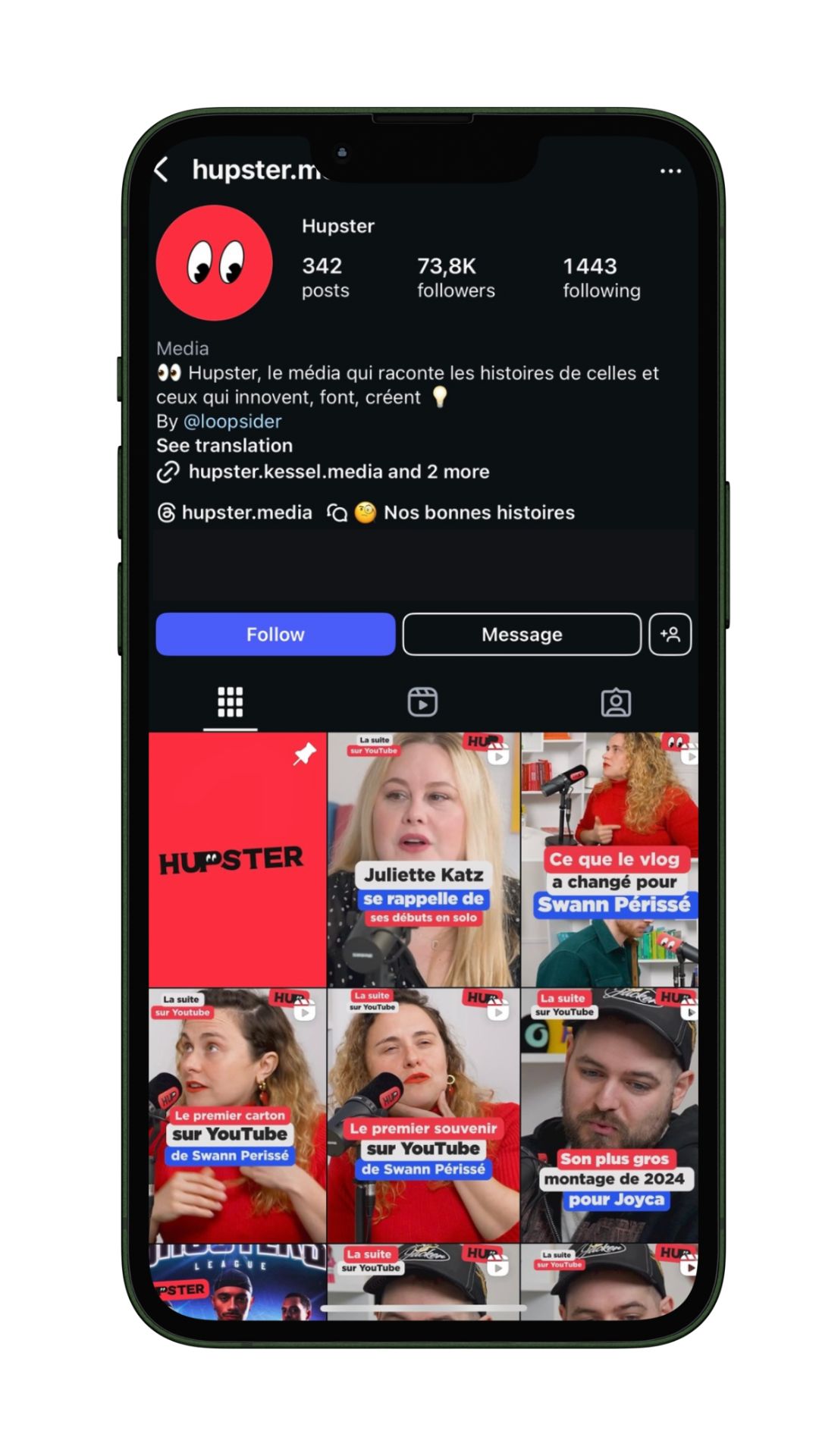 Capture d’écran d’un smartphone affichant le profil Instagram du média Hupster. On y voit le logo rouge du média avec deux yeux, ainsi que des extraits de vidéos publiées en format Reels. Les publications mettent en avant des interviews de personnalités comme Juliette Katz ou Swann Périssé, avec des titres colorés incrustés en bleu, rouge et blanc.