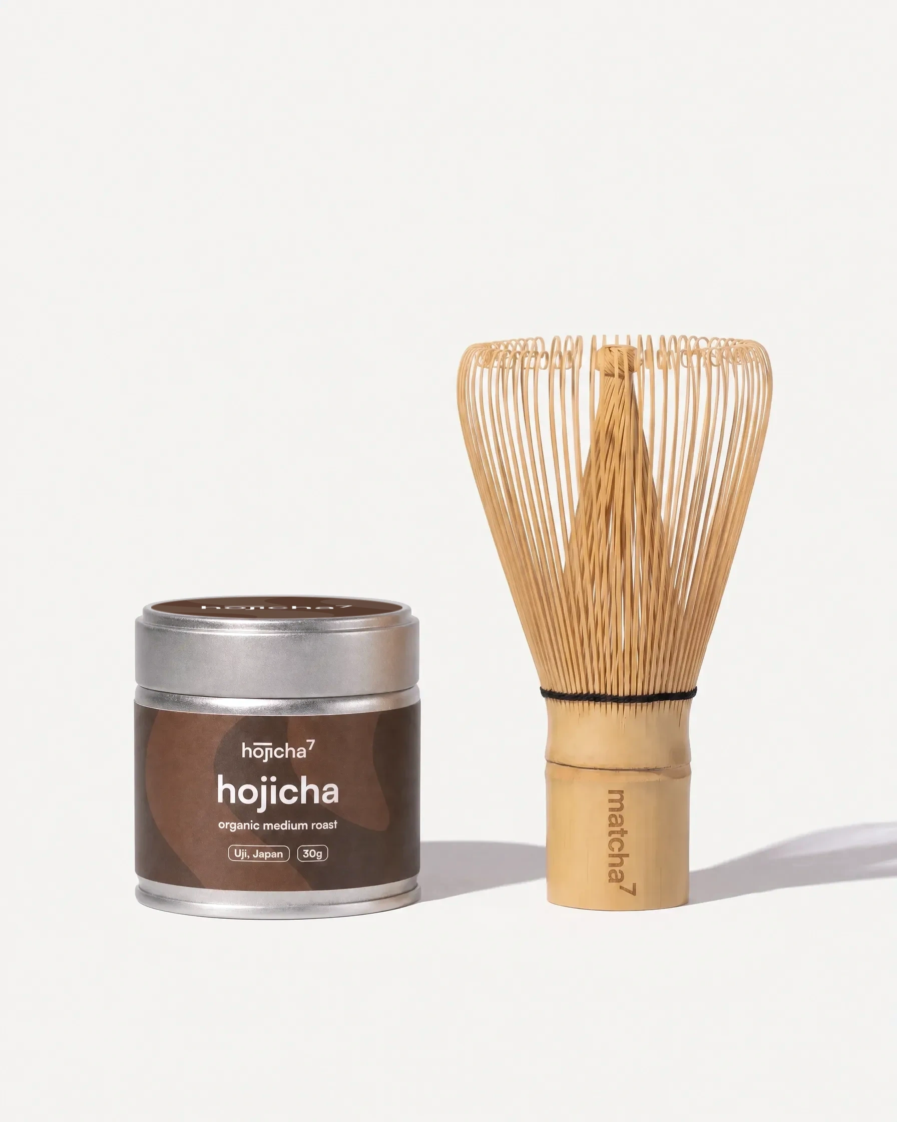 Hojicha Discovery Set: 30g Dose Bio-Hojicha und Bambusbesen