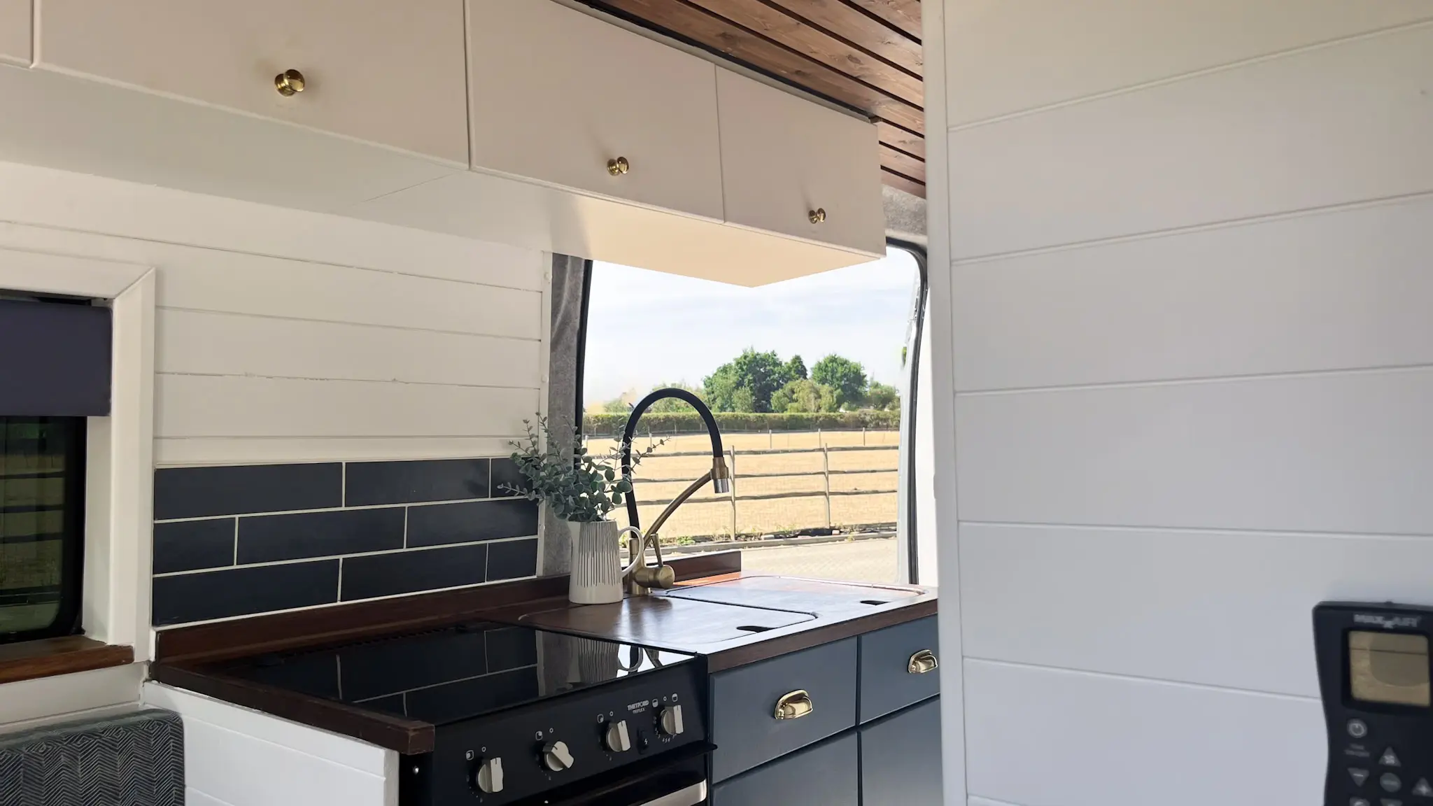 oven in van kitchen