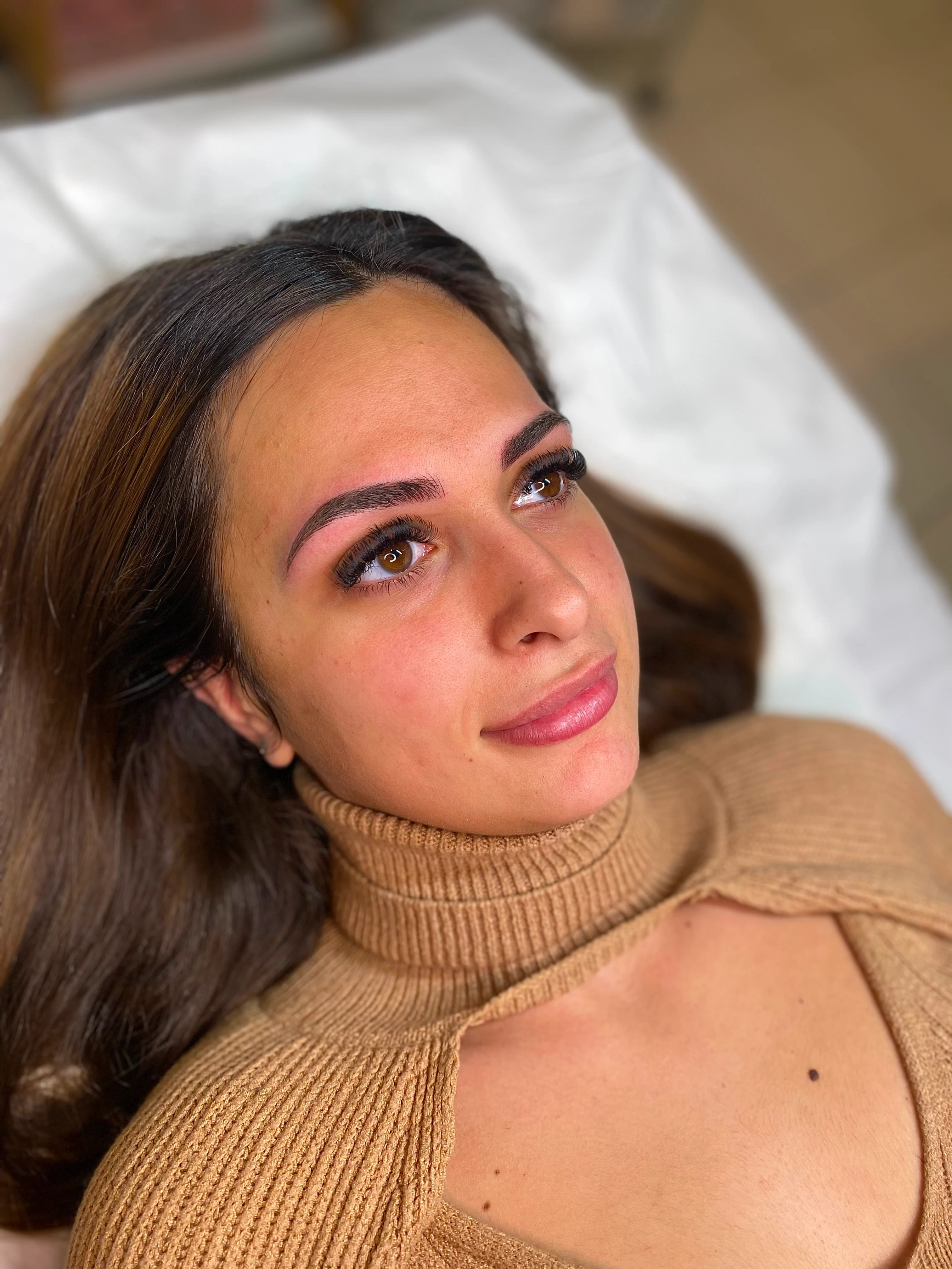 photo d'une modele pour une prestation de microblading
