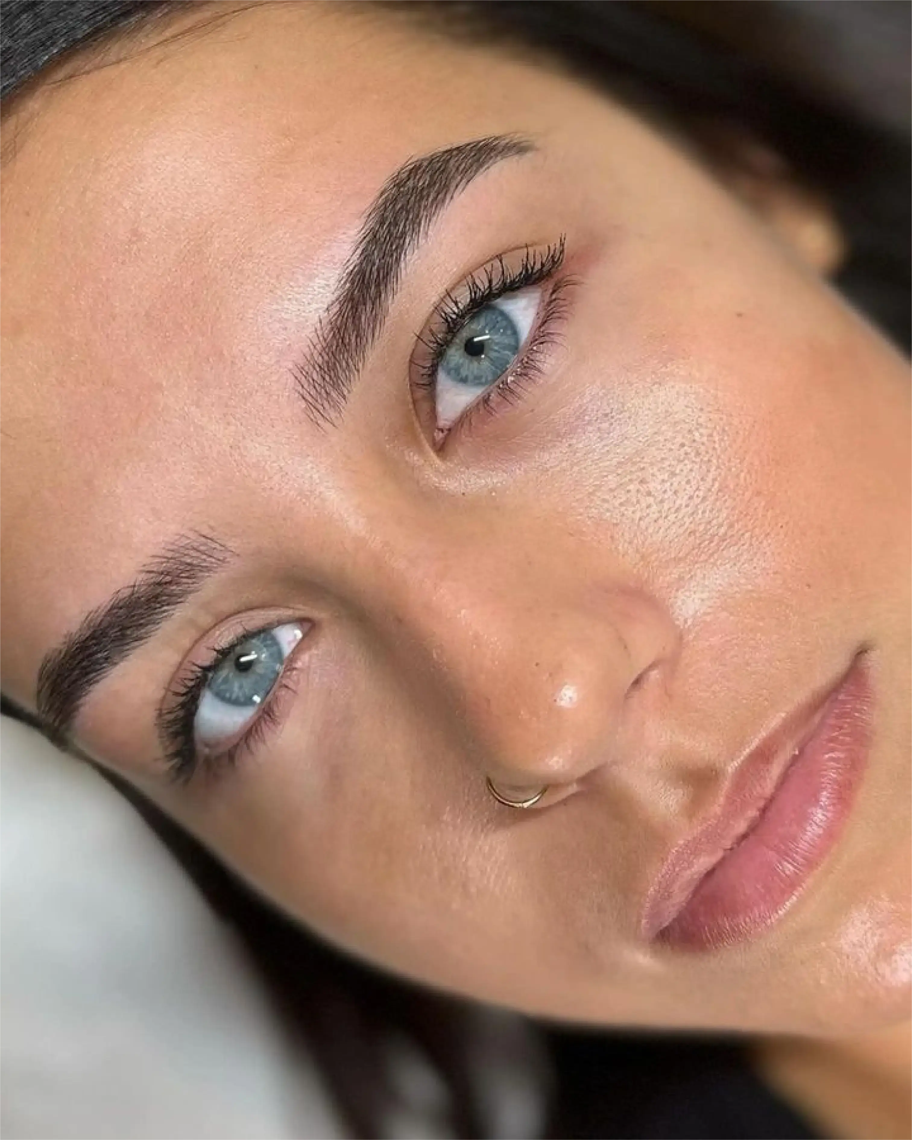 photo d'une modele pour une prestation de microblading