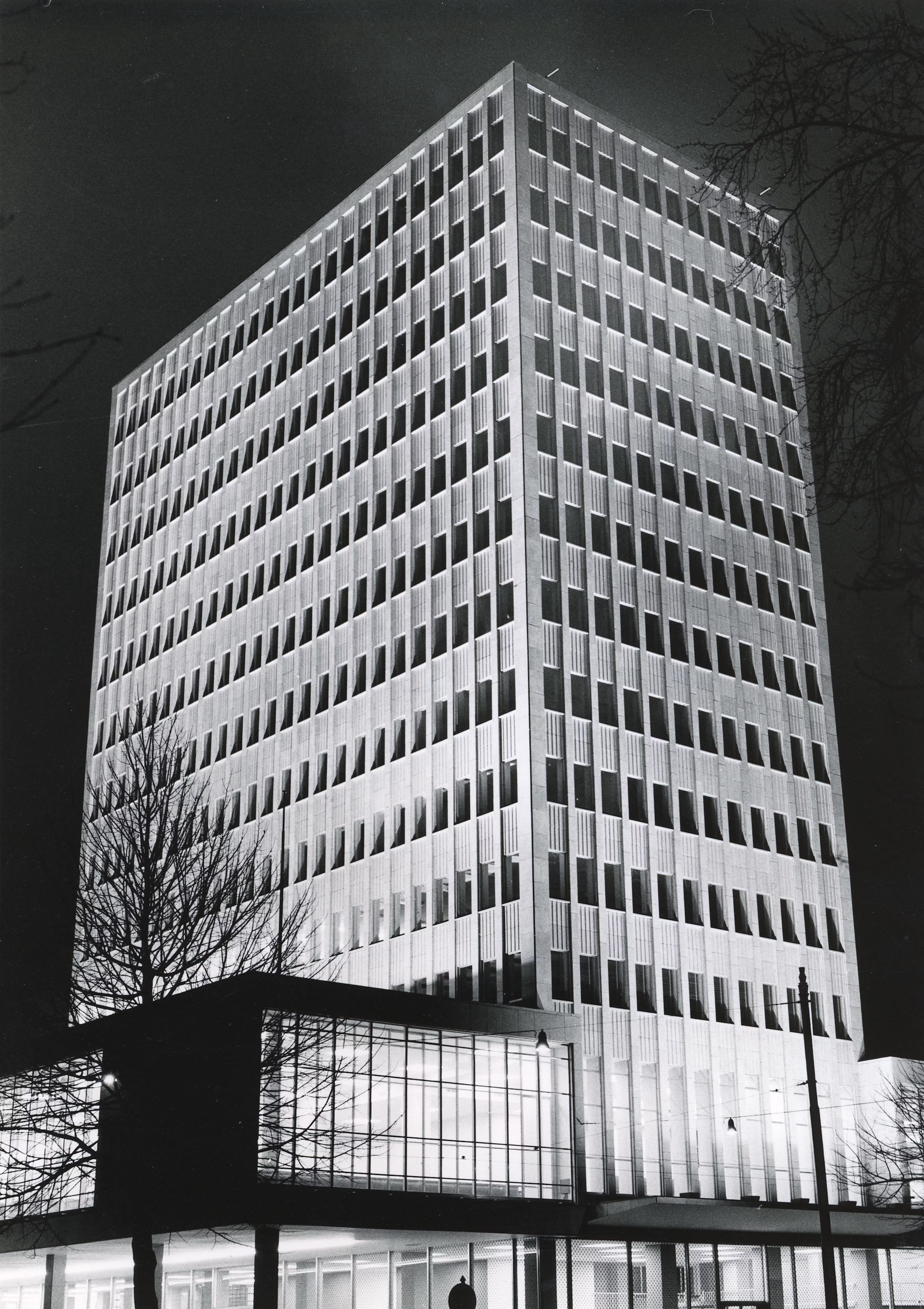 Hugo Van Kuyck, Léon Stynen en Paul De Meyer, kantoorgebouw E.B.E.S. in Antwerpen.