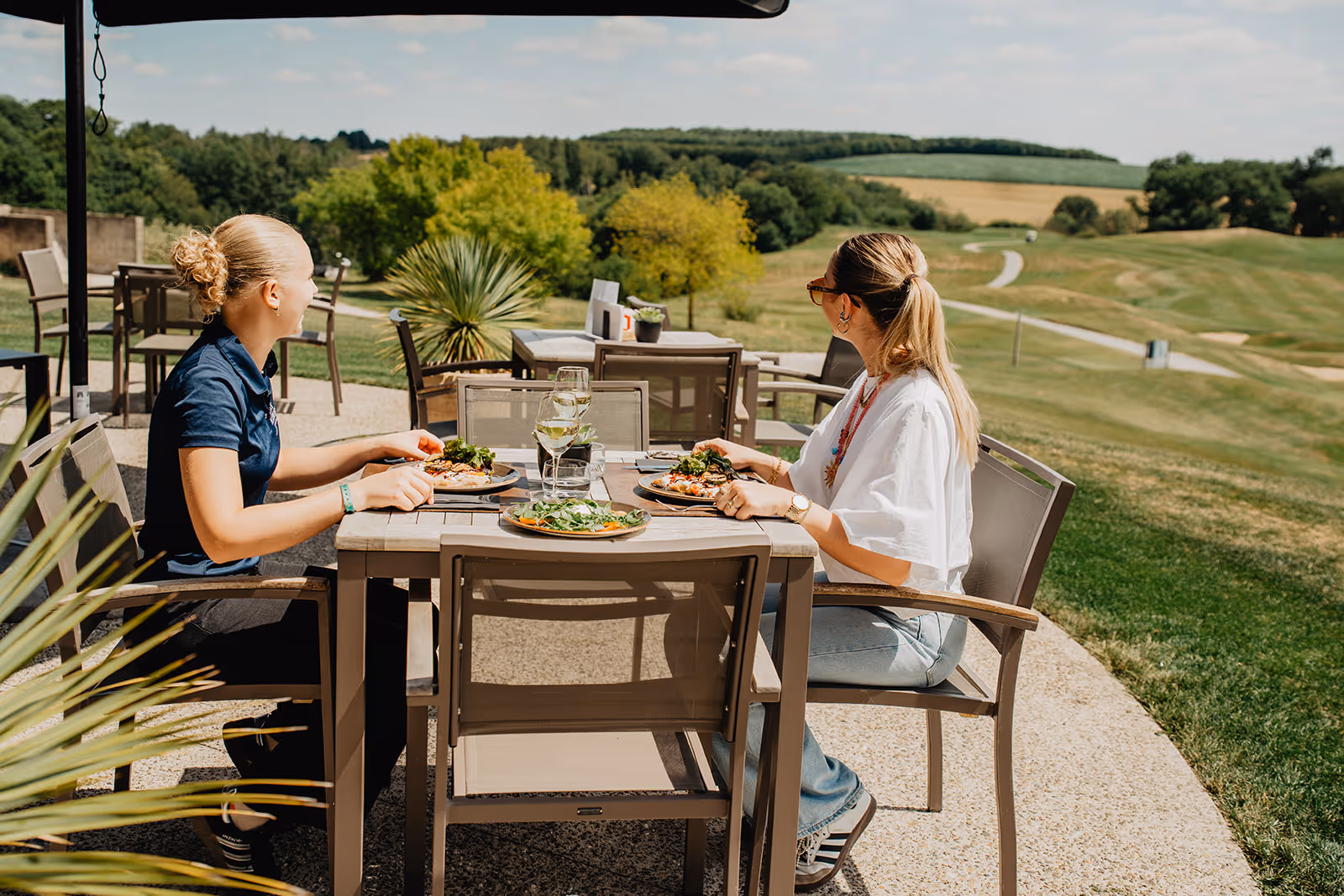 Restaurant met uitzicht op de golfbaan