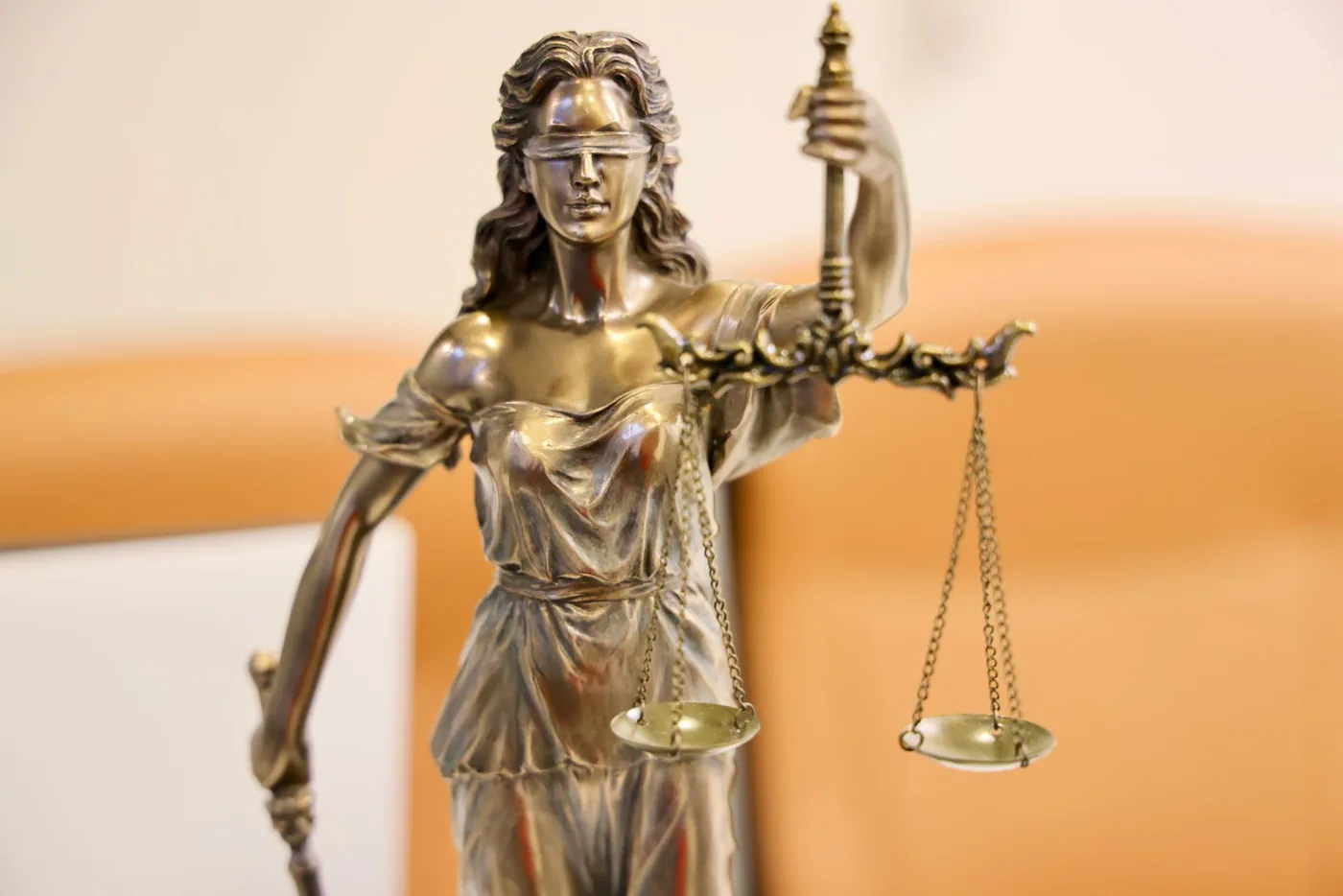 Software disputes often turn on complex technical questions that fall outside the daily experience of judges and juries. When a legal matter involves trade-secret misappropriation, patent infringement, copyright claims, or a failed software project, the evidence is frequently buried in source code, system architecture, or development logs.