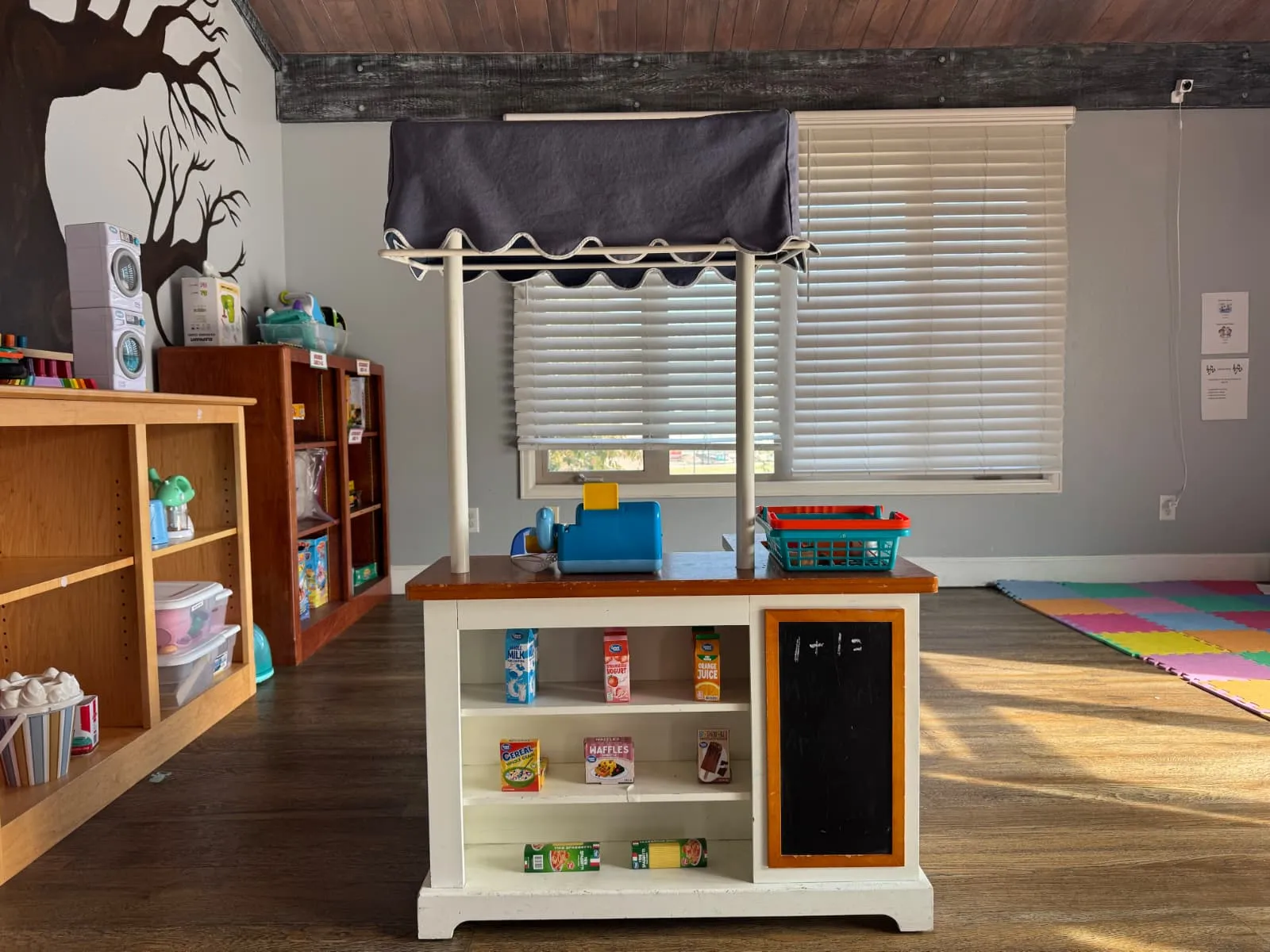 Pretend grocery store play area at the Attain SLB clinic
