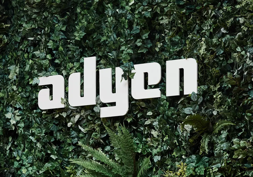 Adyen unter Druck: US-Zölle bremsen Wachstum – Aktie stürzt zweistellig ab