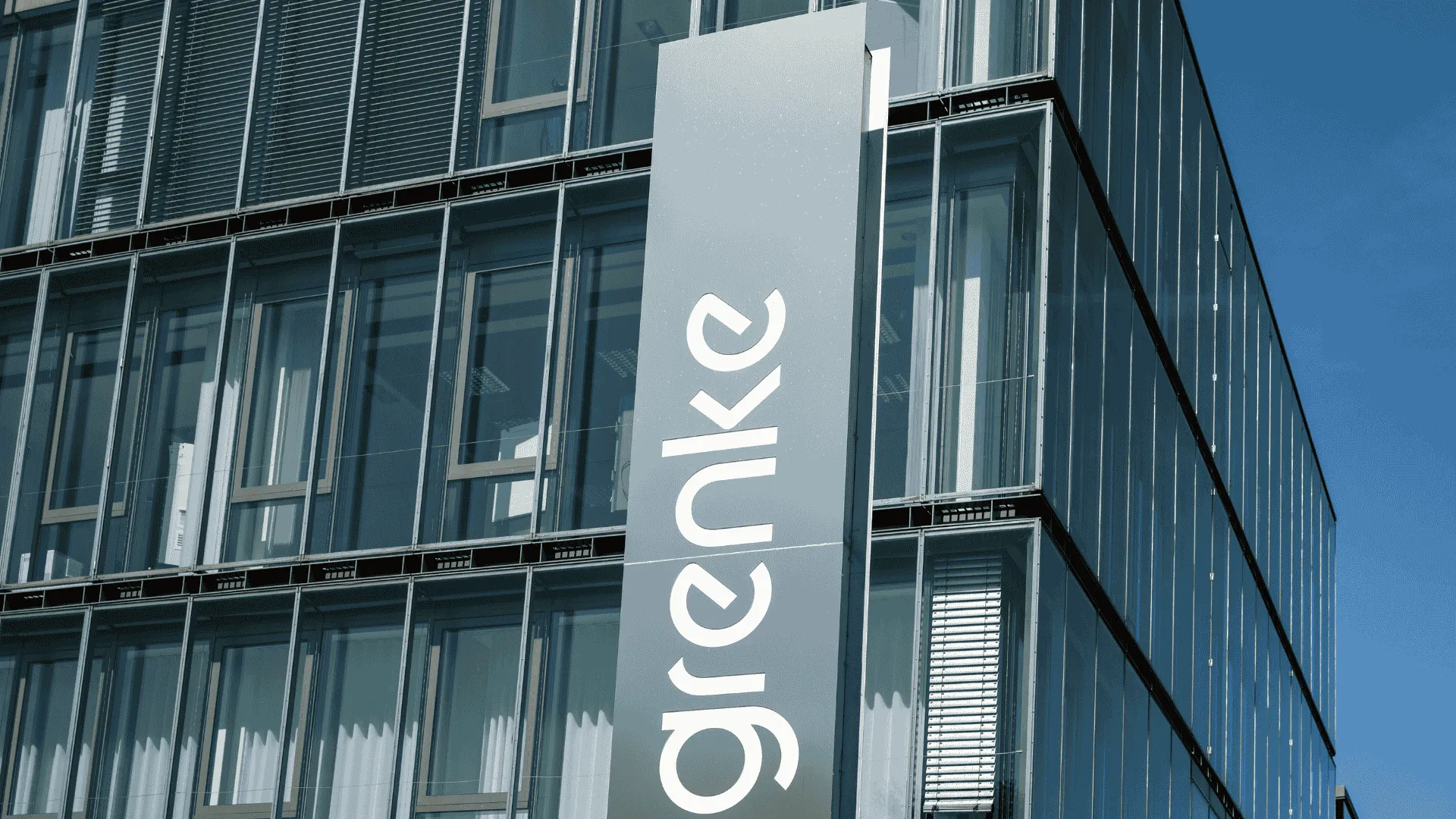 Grenke steigert Quartalsgewinn deutlich und bleibt trotz höherer Risiken auf Kurs