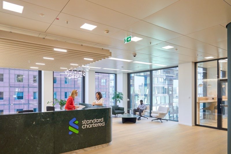 Strategische Verstärkung in Frankfurt: Standard Chartered holt Top-Risikomanagerin von SMBC