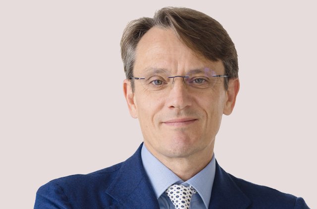 Vertrauensbeweis: Deutsche Bank hält an de Sanctis fest – IT-Chef Leukert muss in die Verlängerung