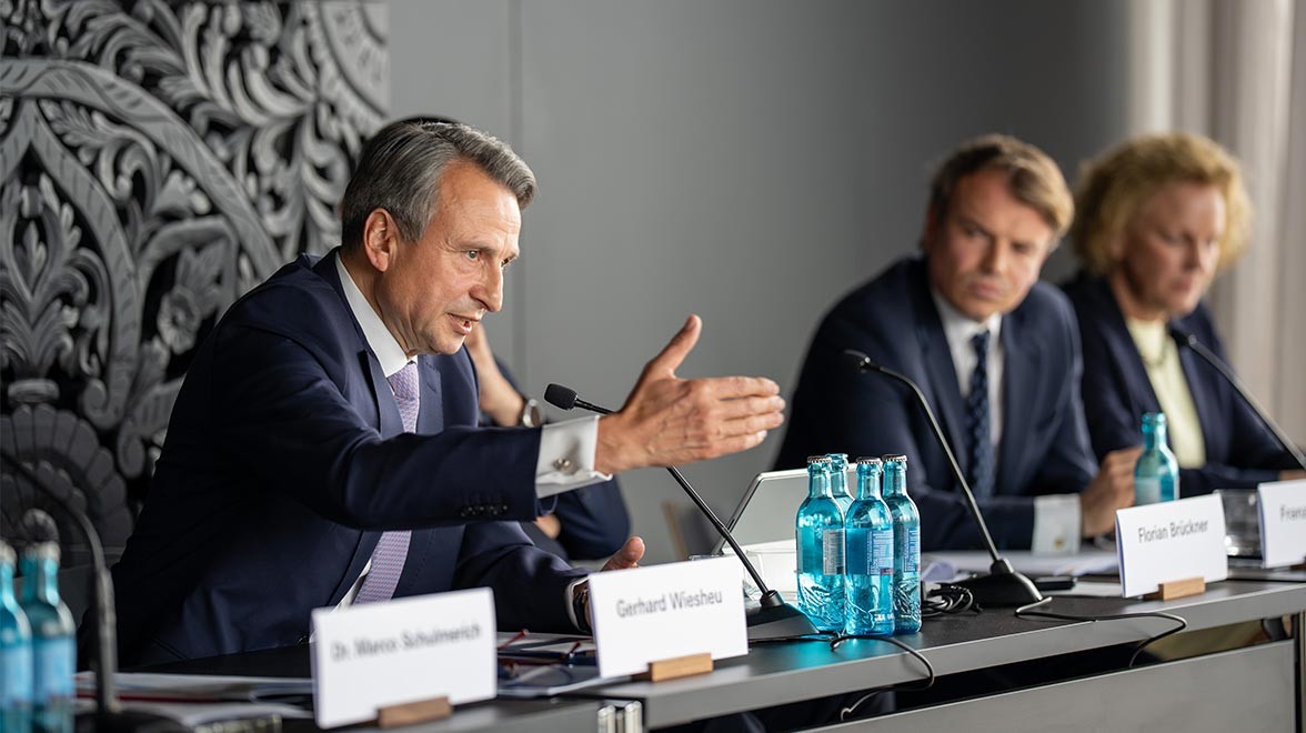 Bankhaus Metzler übertrifft eigene Prognosen: Erlöse 2025 steigen auf 242 Millionen Euro
