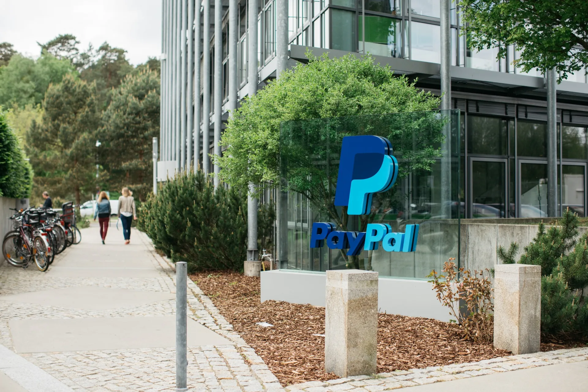 Angriff auf den kriselnden Pionier: Stripe und Advent legen konkretes Angebot für PayPal vor