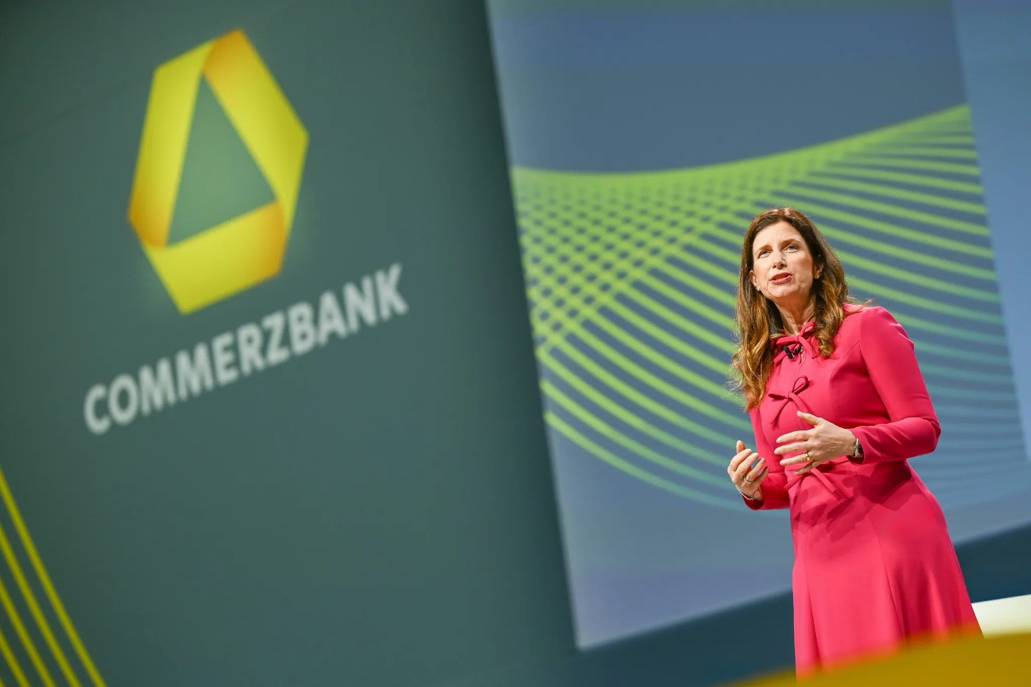 Starkes zweites Quartal stärkt Bettina Orlopp im Machtkampf mit Unicredit