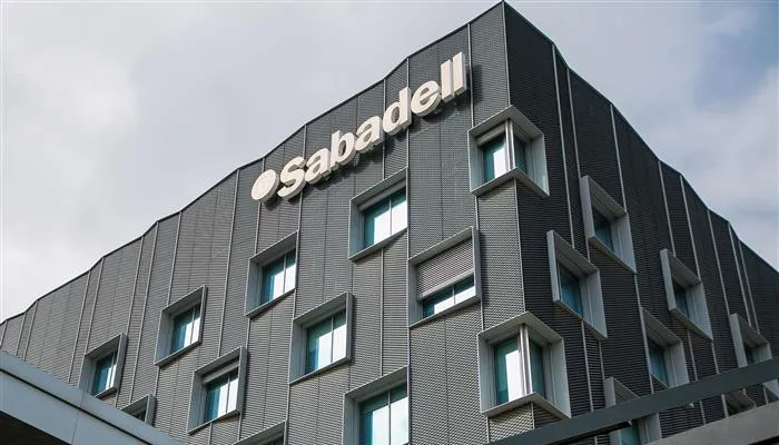 Banco Sabadell setzt mit T-Systems auf Agentic AI