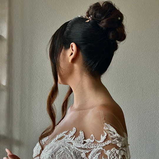 Coiffure mariée avec fleurs dans les cheveux